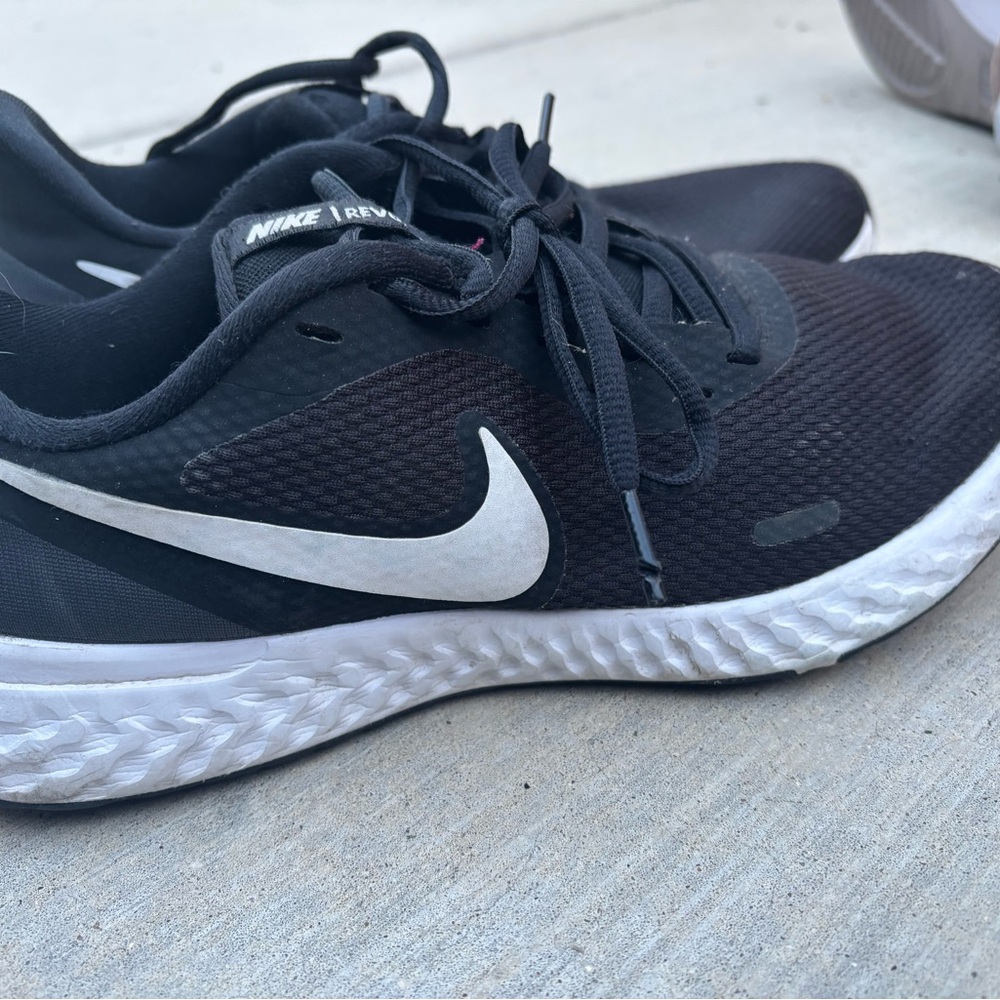 Nike Black and White Athletic Shoes